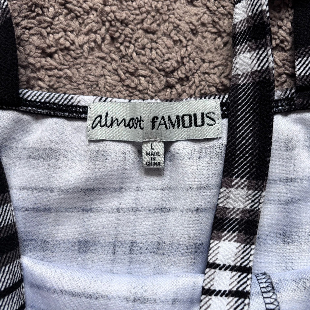 ⭐️⭐️⭐️Almost famous plaid skort Romper size Large - Picture 2 of 7